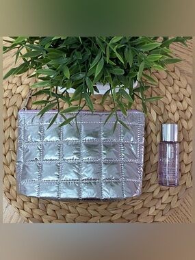 NEW Clinique Makeup Remover & Pouch Set